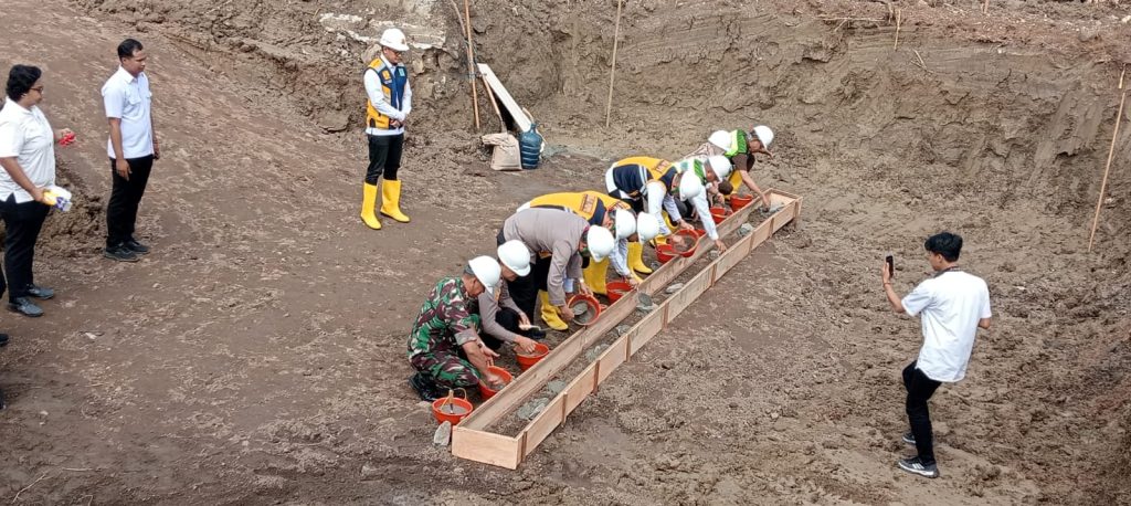 Jembatan Baru Talunbrak Mulai Dibangun, Warga Akhirnya Bernapas Lega Peletakan batu pertama jembatan Talunbrak pada Rabu (16/4/2025) (HB/GOnews.id)