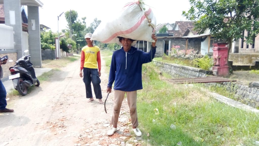 Warga Desa Banjarsari Kecamatan Jetis kecewa pembatalan proyek jalan Banjarsari Mojokerto (HB/GOnews.id)