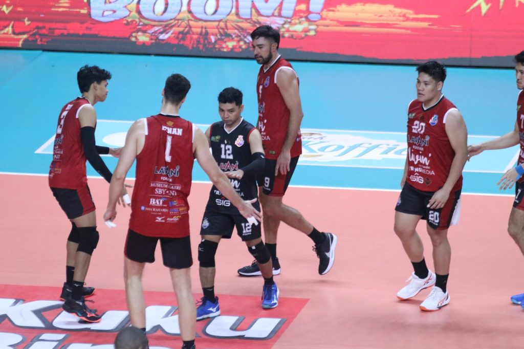 Squad Jakarta LavAni Livin’ Transmedia saat menundukkan Surabaya Samator dengan skor telak 3-0 pada laga babak final four Proliga 2025 di GOR Jayabaya, Kota Kediri, Ahad (20/4/2025) (DR/GOnews.id)