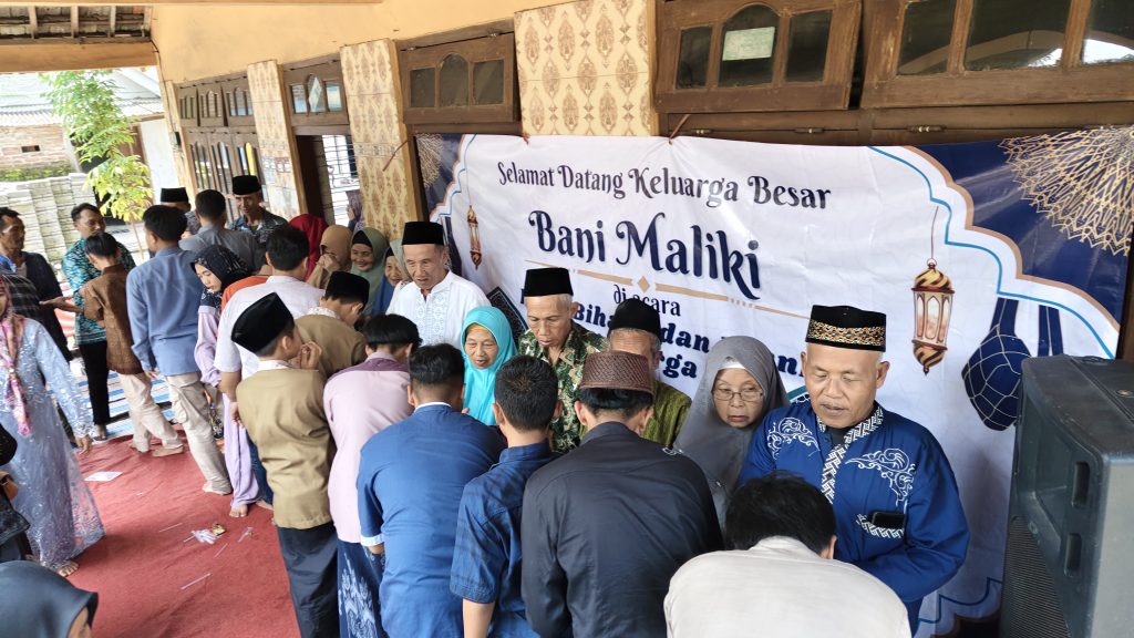 Hangatnya Kebersamaan Halal Bihalal Bani Maliki di Jombang Suasana Halal Bihalal Bani Maliki di Dusun Tanjung Anom, Bulurejo, Diwek, Jombang, Jumat (4/4/2025) (Adt/GOnews.id)
