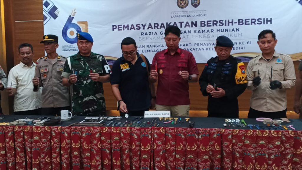 Suasana BNN dan aparat gabungan sidak Lapas Kediri, Jumat (25/4/2025) (DR/GOnews.id)