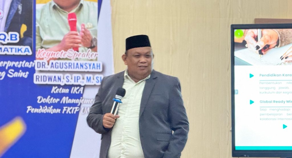 Agusriansyah Ridwan, Sekretaris Fraksi PKS DPRD Kaltim saat menjadi keynote speaker di Aula BPU Kelurahan Bontang Barat.