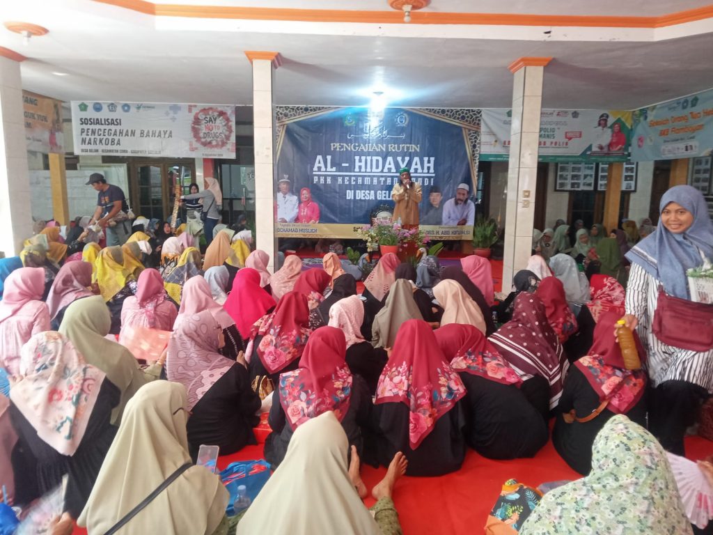 Pengajian Al-Hidayah PKK Meriahkan Balai Desa Gelam Ratusan jamaah hadiri pengajian rutin Al-Hidayah PKK di Desa Gelam, Candi Sidoarjo, Sabtu (10/5/2025) (Nug/GOnews.id)