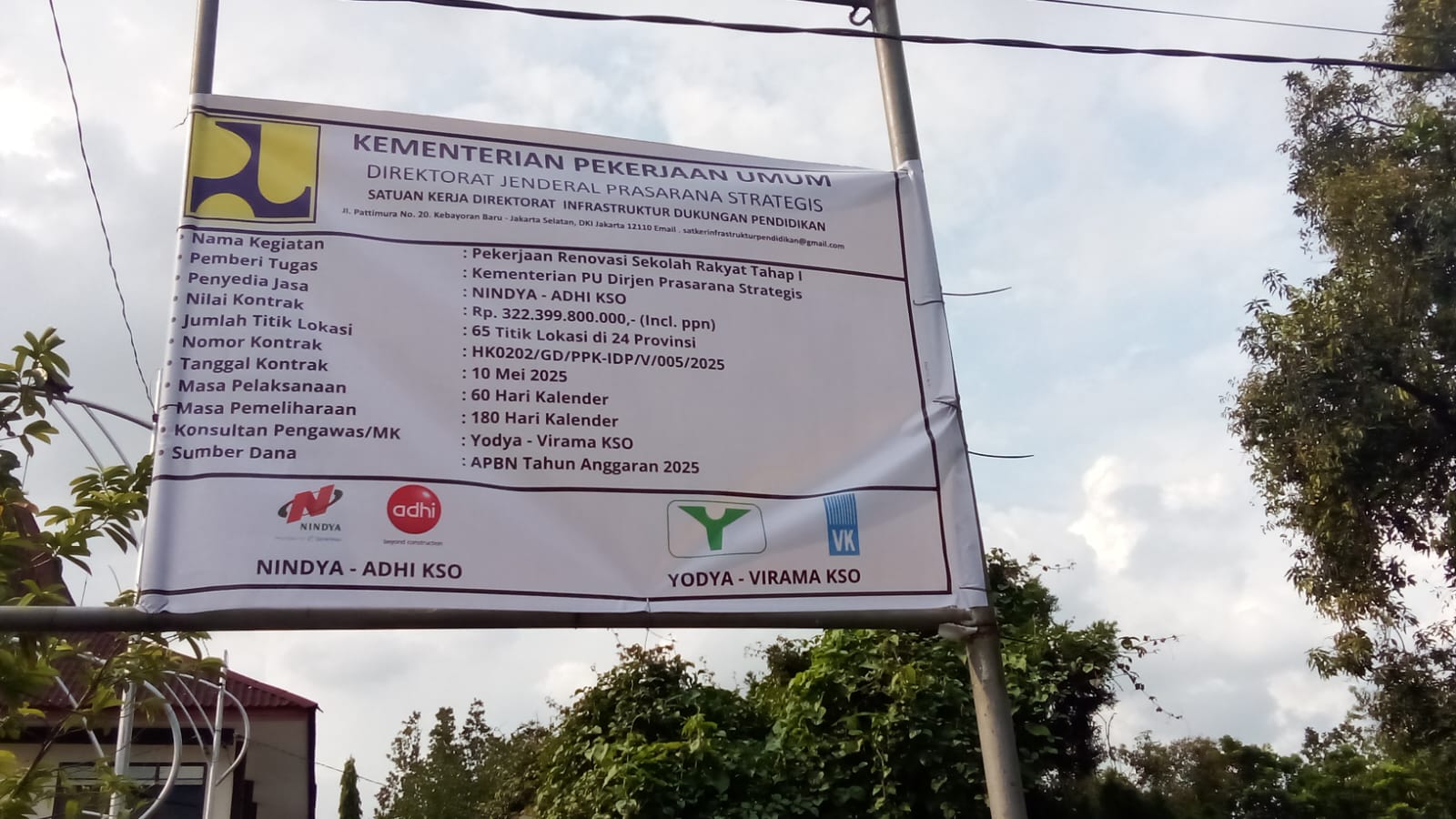 Proyek renovasi Sekolah Rakyat di Dusun Kemantren, Desa Terusan, Kecamatan Gedeg, Kabupaten Mojokerto. (HB/GOnews.id) 