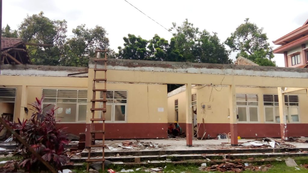 Proyek renovasi Sekolah Rakyat di Dusun Kemantren, Desa Terusan, Kecamatan Gedeg, Kabupaten Mojokerto. (HB/GOnews.id)