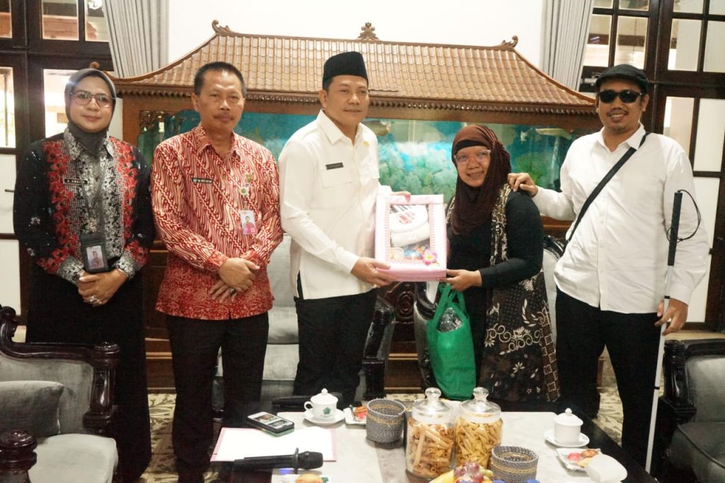 Bupati Sidoarjo, Subandi menggelar audiensi bersama Koalisi Perkumpulan Penyandang Disabilitas Kabupaten Sidoarjo, Jumat (16/5/2025) (Nug/GOnews.id)