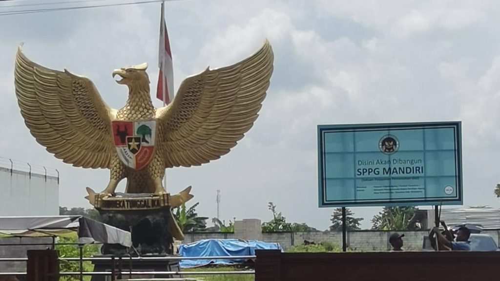 Kiai Bimo Dukung Program Makan Gratis, Soroti Stunting dan Masa Depan Bangsa Pembangunan SPPG mandiri Badan Gizi Nasional ( BGN ) di Kawasan Monumen Patung Garuda Trowulan Mojokerto (HB/GOnews.id)