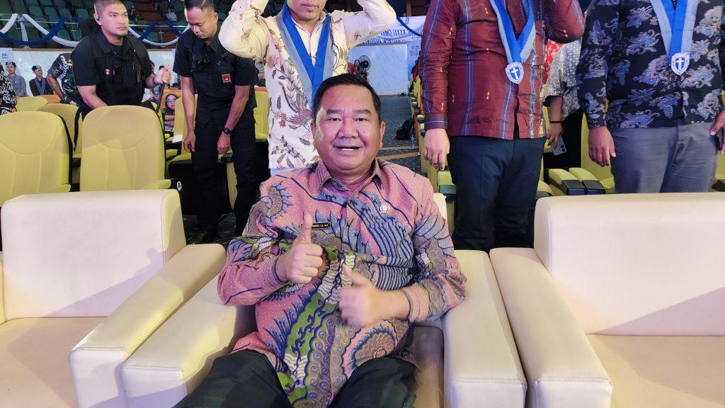 Ekti Imanuel,