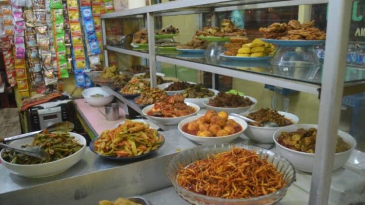 Warung Buruh, Rasa Juang dalam Sepiring Nasi Warung Pekerja