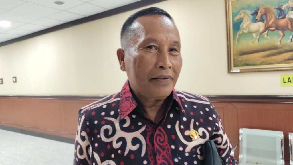 Anggota DPRD Kalimantan Timur Sugiono saat diwawancarai di Ruang BK, lantai 3 Gedung D DPRD Kaltim, Jumat (9/5/2025). (AS/GOnews.id)