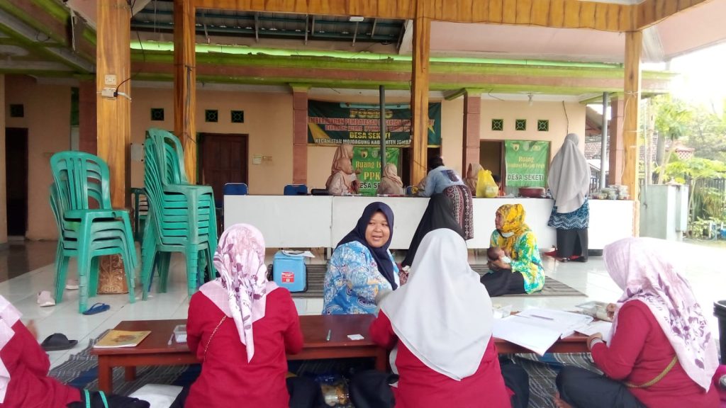 Balita dan Lansia Dapat Layanan Kesehatan Gratis di Seketi Posyandu dan Pemeriksaan Kesehatan Lansia Seketi di Balai Desa Seketi, Mojoagung, Jombang (HB/GOnews.id)