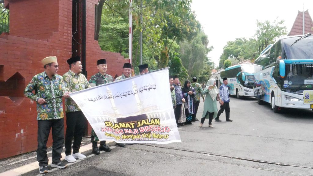 752 Jamaah Haji Sidoarjo Dilepas, Bupati: Jaga Kesehatan dan Sopan Santun Bupati Sidoarjo, Subandi