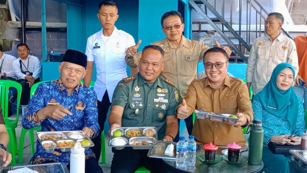 Wali Kota Sungai Penuh Dukung Program Makan Bergizi Kodim 0417 Wali Kota Sungai Penuh, Alfin