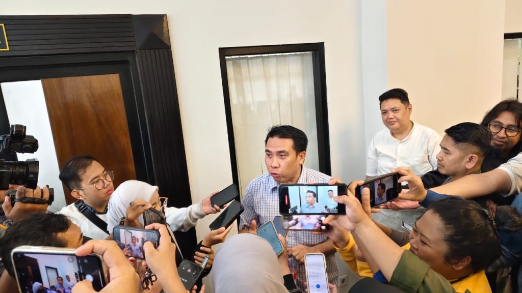 Muhammad Husni Fahruddin (Ayyub) anggota Komisi II DPRD Kalimantan Timur saat diwawancarai di Gedung E DPRD Kaltim.