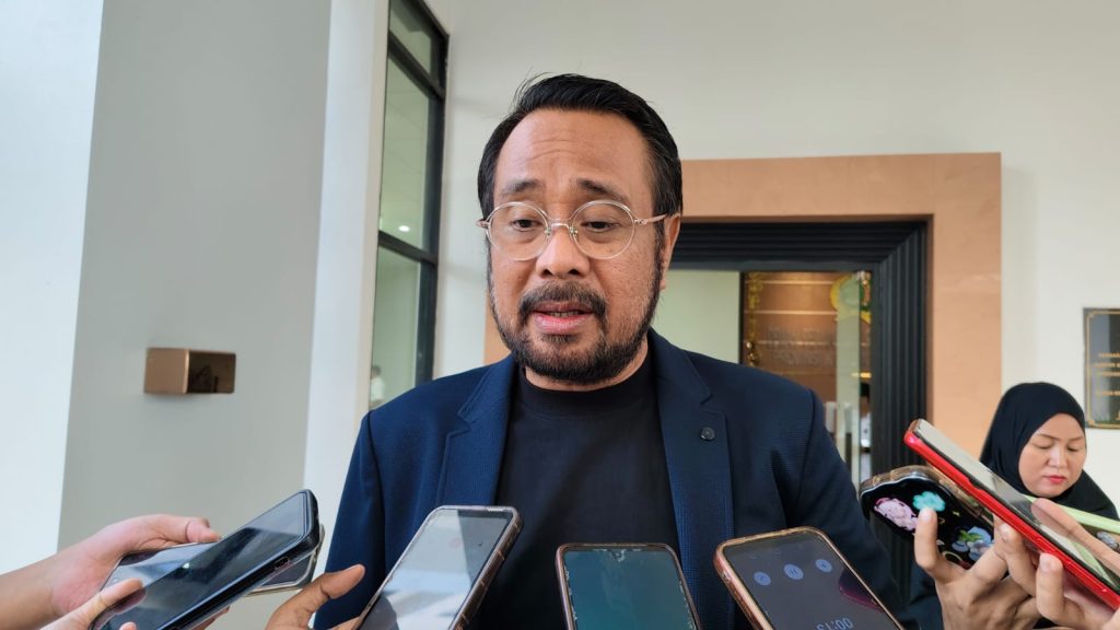 Ketua Komisi II DPRD Kalimantan Timur, Sabaruddin Panrecalle saat diwawancarai di Gedung E DPRD Kaltim.