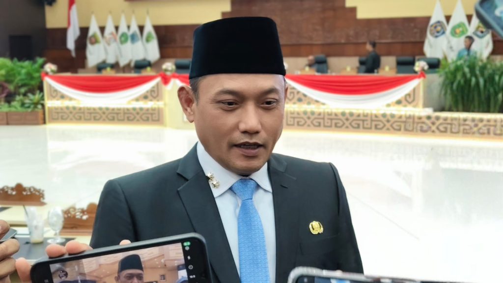 Wakil Gubernur Seno Aji saat diwawancarai di Gedung B DPRD Kaltim.