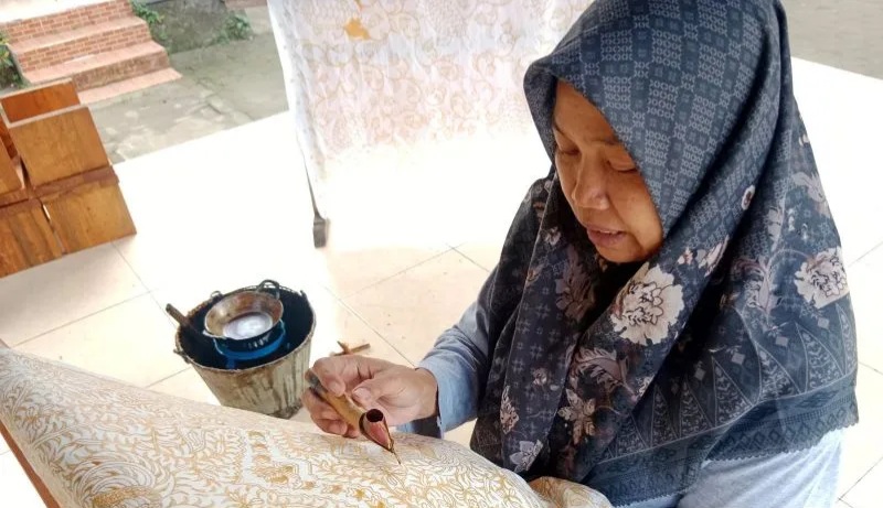 Pembatik Giriloyo Bertahan di Tengah Gempuran Tekstil Modern