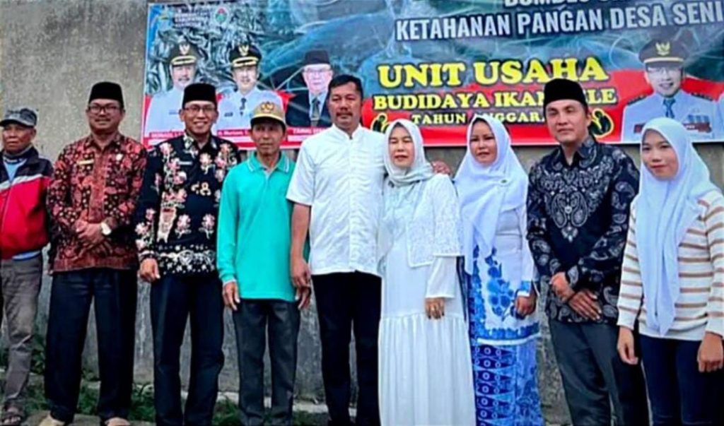 Monadi Tinjau Budidaya Lele BumDes Senimpik Siulak Mukai Bupati Kerinci, Monadi tinjau budidaya lele BumDes Senimpik Siulak Mukai, Kamis (22/5/2025) (Rev/GOnews.id)