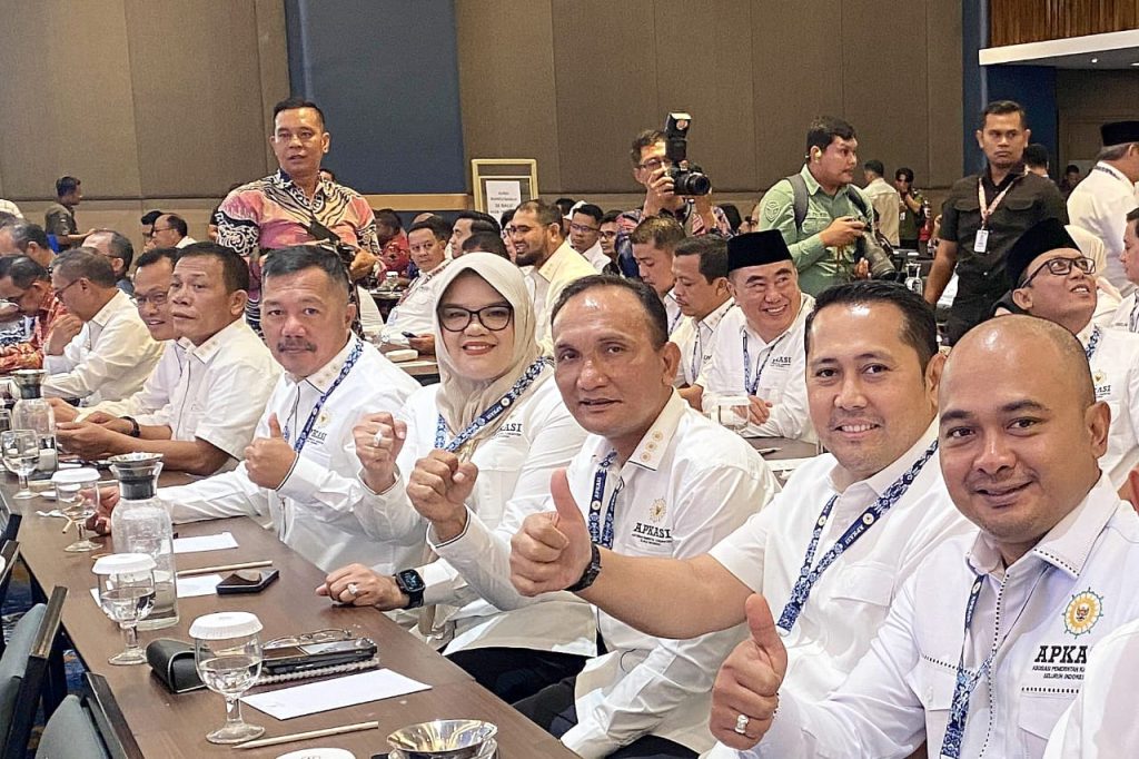 Bupati Monadi Hadiri Munas Apkasi, Dukung Visi Indonesia Emas Bupati Kerinci, Monadi, saat menghadiri Musyawarah Nasional (Munas) VI Asosiasi Pemerintah Kabupaten Seluruh Indonesia (Apkasi) di Hotel The Sentra, Kabupaten Minahasa Utara (foto humas pemkab Kerinci)