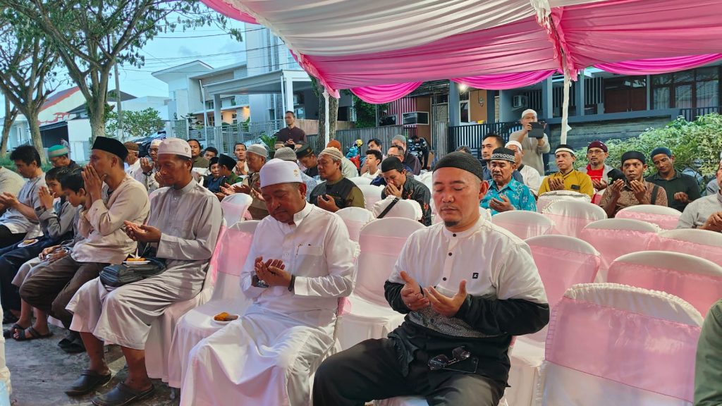 La Ode Nasir Gelar Bukber dan Doa Arafah, Doakan Jamaah Haji Kaltim La Ode Nasir, Anggota DPRD Kalimantan Timur menggelar buka puasa sunah Arafah dan doa bersama di kediamannya, Rabu (5/6/2025) (Foto: Fraksi PKS Kaltim)