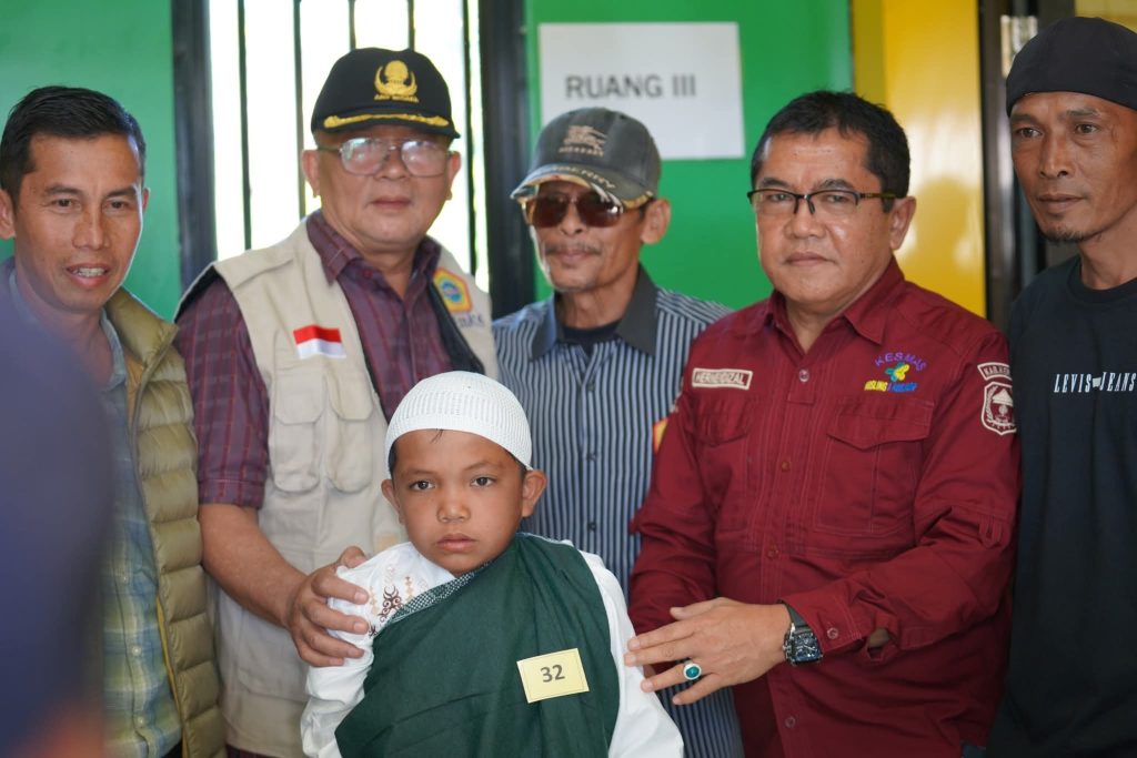 Pemkab Kerinci bersama Kerukunan Keluarga Minang (KKM) Kerinci Jakarta menggelar sunatan massal, Sabtu (21/6/2025) (Rev/GOnews.id)