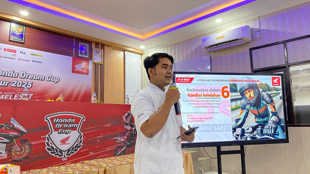 Honda Goes to School Inspirasi Siswa SMKN 6 Samarinda Soal Dunia Balap Darma Wijaya