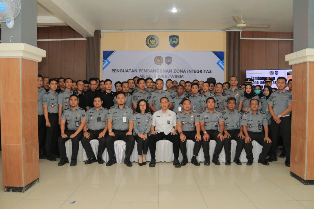 Lembaga Pemasyarakatan Kelas IIA Sidoarjo menerima kunjungan kerja dan pengarahan langsung dari Kepala Kantor Wilayah Kementerian Imigrasi dan Pemasyarakatan Jawa Timur, Selasa (24/6/2025)