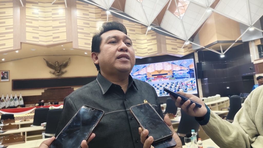 Husin Djufri, Anggota Komisi III DPRD Kaltim saat diwawancarai di Gedung B DPRD Kaltim, Rabu (9/7/2025) (AS/GOnews.id)