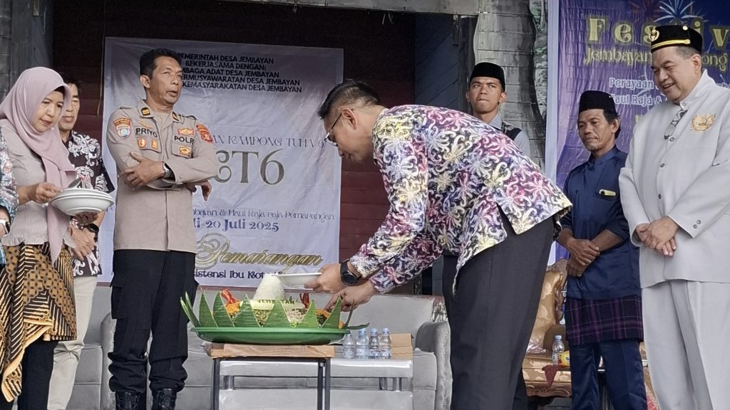 Firnadi Ikhsan Serukan Pelestarian Nilai Sejarah Lewat Festival Jembayan ke-6 Firnadi Ikhsan, Anggota Komisi II DPRD Kaltim