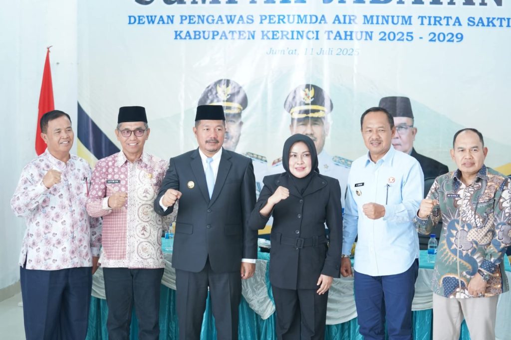 Maya Handayani Dilantik Jadi Dewas Perumda Tirta Sakti Pelantikan Dewan Pengawas baru Tirta Sakti Kerinci digelar di Bukit Tengah, Siulak.