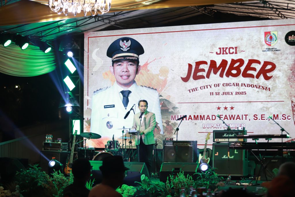 Bupati Jember, Muhammad Fawait saat Gala Dinner Jember Kota Cerutu Indonesia (JKCI) 2025,