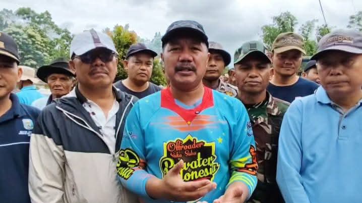 Bupati Kerinci Turun Langsung dalam Goro Serentak Warga Tanggulangi Krisis Irigasi Bupati Kerinci, Monadi
