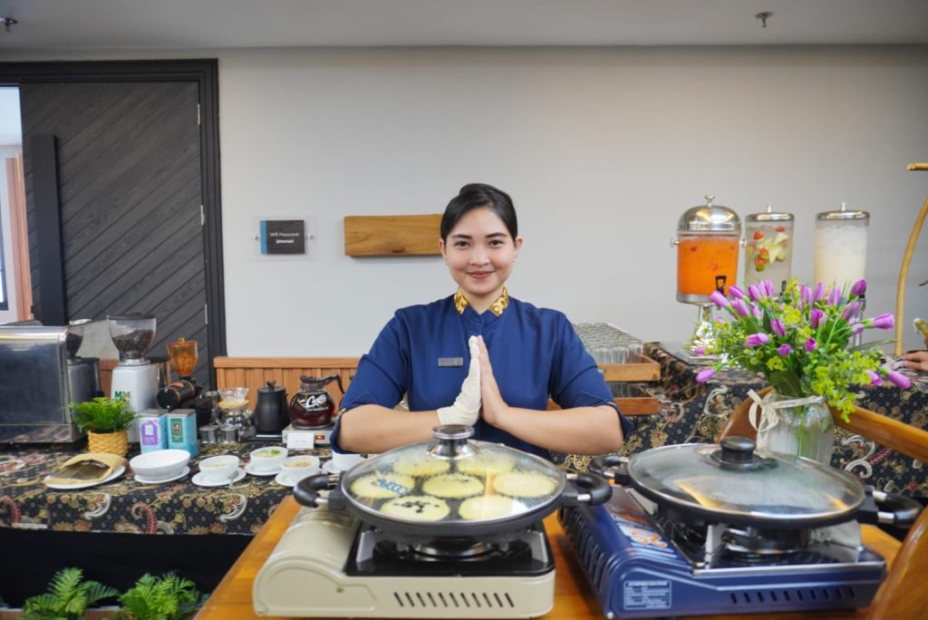 Aston Inn Jemursari hadirkan coffee break langsung di ruang meeting