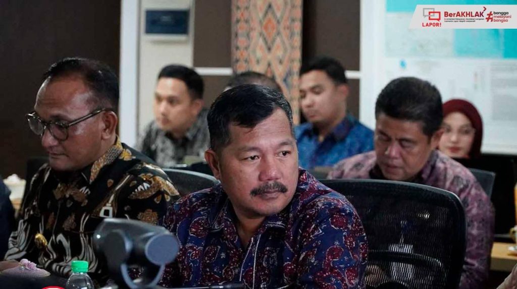 Bupati Kerinci Desak Akses Pembangunan Kawasan Hutan Bupati Kerinci Monadi saat audiensi bersama Menteri Kehutanan Republik Indonesia, di Jakarta.