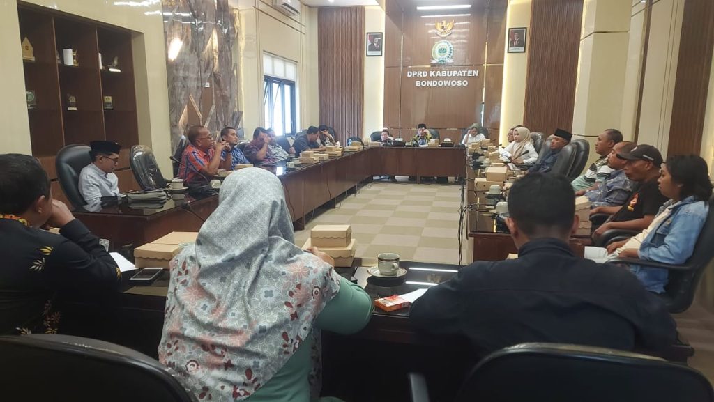 BPD Padasan, saat audiensi bersama Komisi IV DPRD Bondowoso, Jumat (25/7/2025) (Doni/GOnews.id)