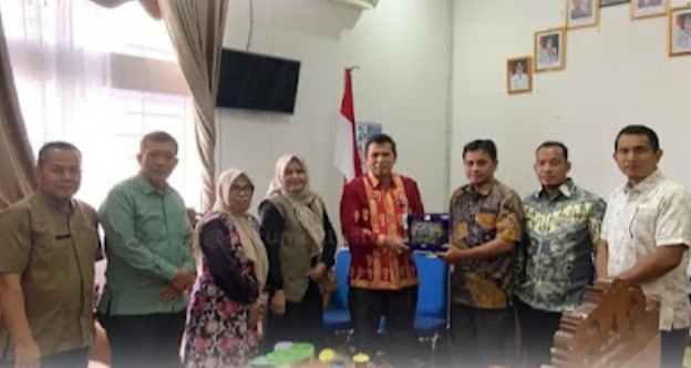 Sungai Penuh dan Pesisir Selatan Perkuat Kerja Sama Pendidikan Dinas Pendidikan Kota Sungai Penuh menyambut kunjungan kerja Komisi IV DPRD Kabupaten Pesisir Selatan pada Jumat (1/8/2025).