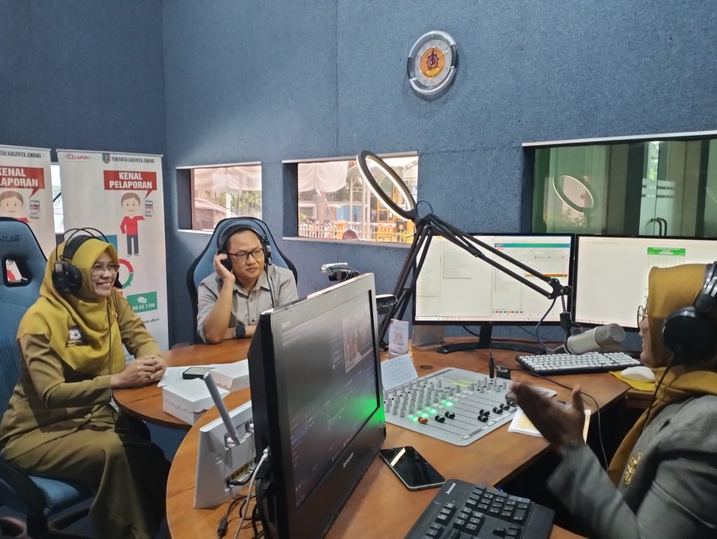 Talkshow RSUD Kabupaten Jombang di Radio Suara Jombang, Senin (28/7/2025). (Dok.humas RSUD Jombang)