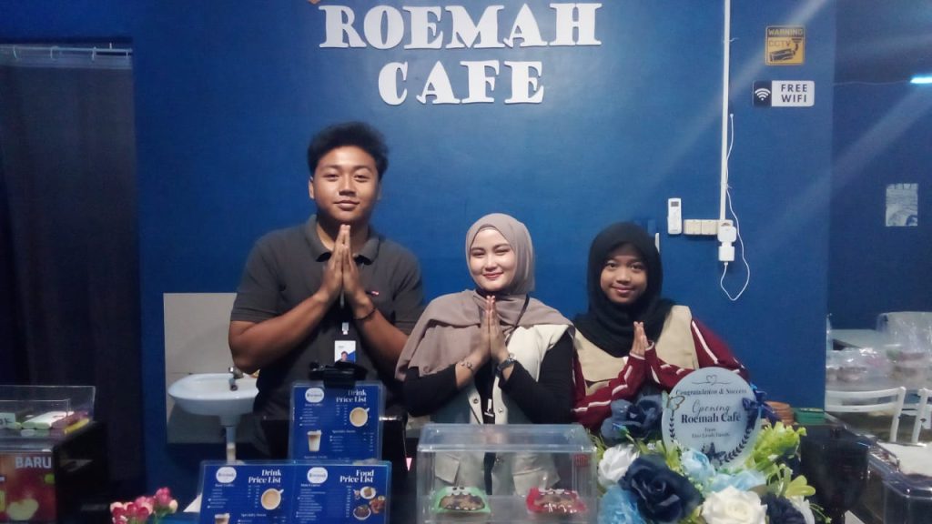 Cafe Roemah Suguhkan Menu Lezat di Tengah Kota Mojokerto Cafe Roemah hadir di Mojokerto dengan menu variatif dan harga terjangkau