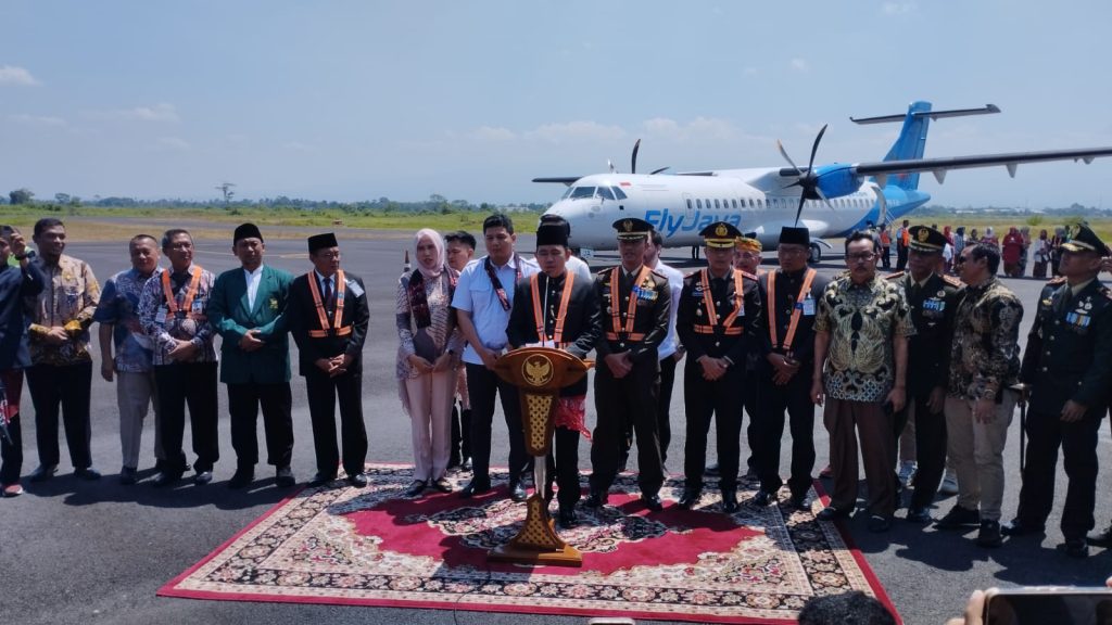 Gus Fawait resmikan penerbangan perdana Jember–Jakarta di Bandara Notohadinegoro