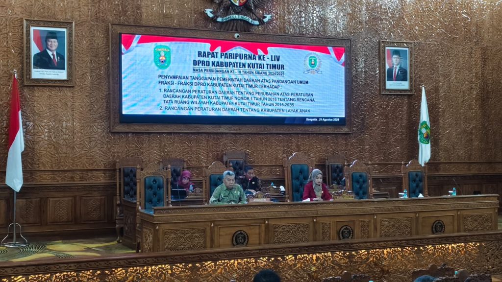 Wakil Ketua II Hj. Prayunita Utami saat memimpin rapat paripurna DPRD Kutai Timur (Kutim), Kamis (21/8/2025)
