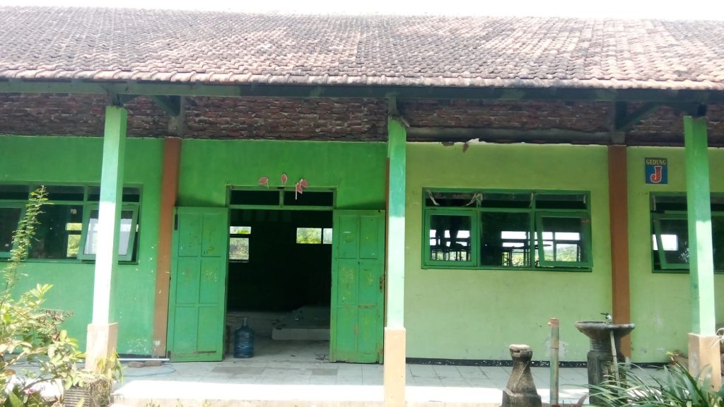 Proyek rehabilitasi ruang kelas SMPN 1 Trowulan