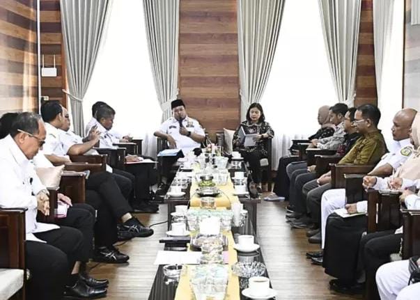 Wabup As’ad Sambut Tim BPK RI dalam Evaluasi Kinerja Penanganan TBC Tim Badan Pemeriksa Keuangan (BPK) RI Perwakilan Jawa Timur menggelar entry meeting di Wisma Wakil Bupati, Rabu (3/9/2025) (Doni/Gonews.id)