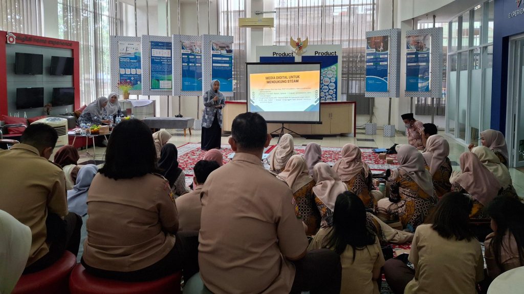 Universitas Cipasung Tasikmalaya Dampingi Guru KKG Wiradadaha Kembangkan Media Ajar Digital STEAM