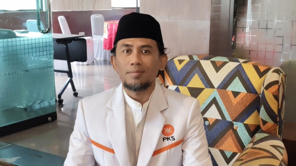 Jimmi, Ketua DPRD Kutim saat diwawancarai di Hotel Victoria Sangatta