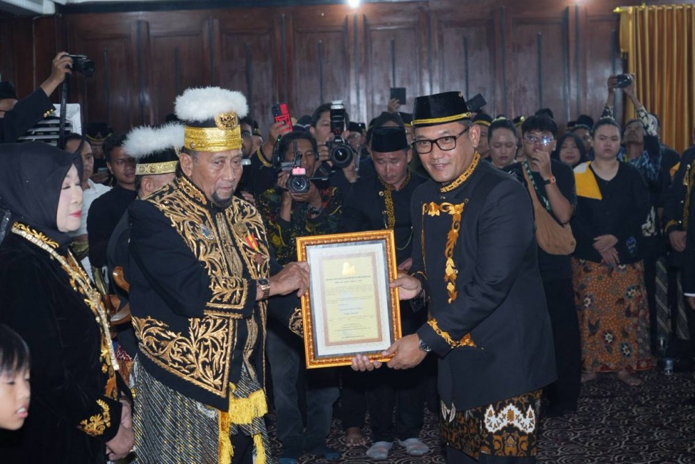 Wagub Seno Aji Dianugerahi Gelar “Raden” oleh Sultan Kutai