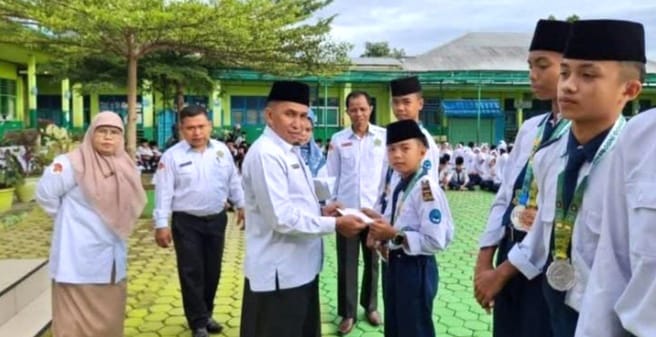 17 Siswa MTsN 1 Sungai Penuh Raih Medali Bela Diri di Ajang Kota Sungai Penuh dan Provinsi Jambi 17 siswa MTsN 1 Sungai Penuh raih medali taekwondo dan silat di ajang tingkat provinsi Jambi (Rev/Gonews.id)