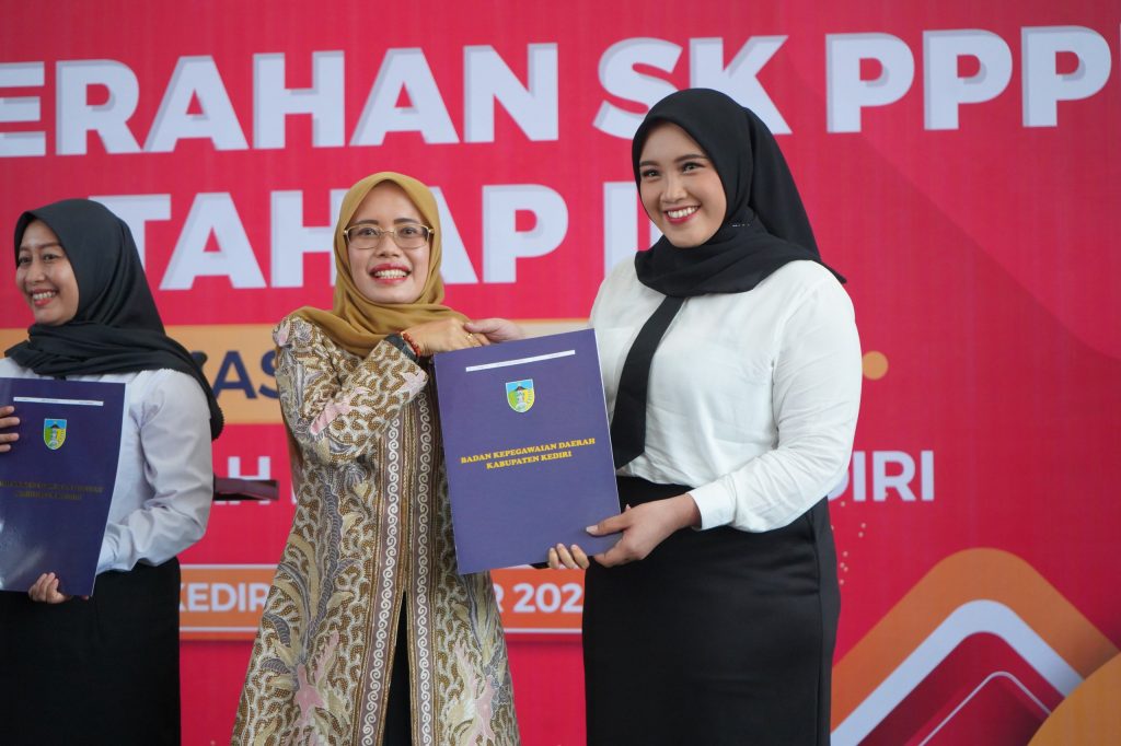 Pemkab Kediri angkat 204 PPPK tahap II formasi 2024 di Gedung Bhagawanta Bhari, Rabu (1/10/2025) (DR/Gonews.id)