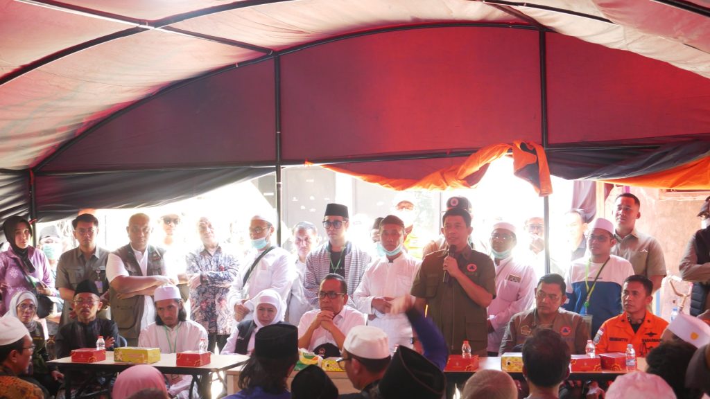 Evakuasi Mushola Al-Khoziny Gunakan Alat Berat Disepakati Pertemuan bersama tim SAR gabungan dan Wali Santri pada di Pondok Pesantren Al-Khoziny Sidoarjo, Kamis (2/10/2025) (Mul/GOnews.id)