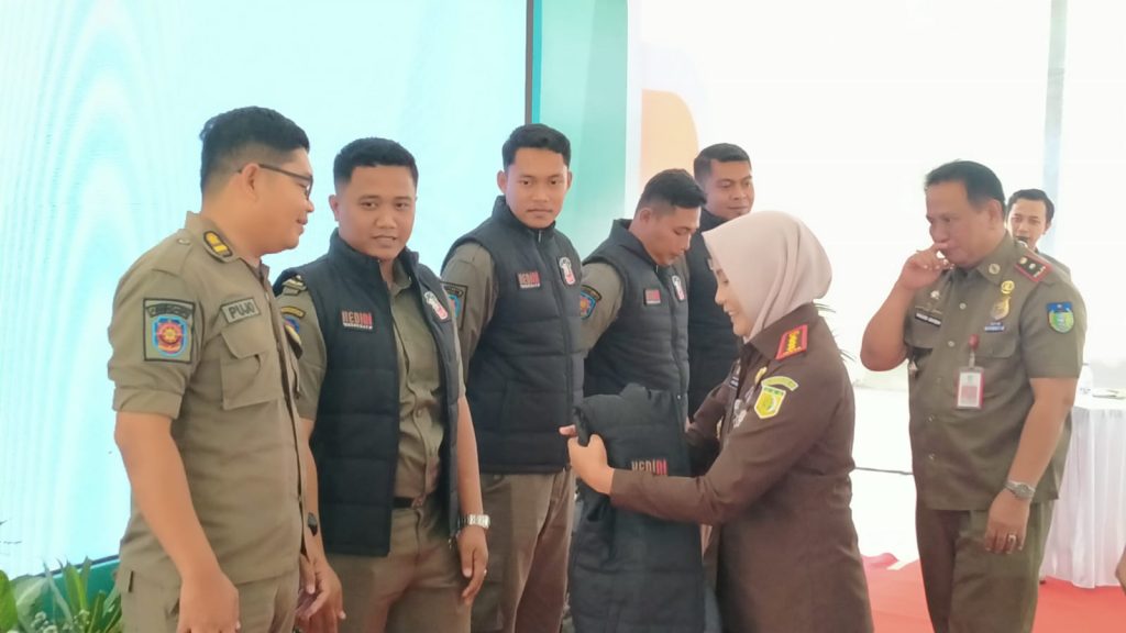 Satpol PP Kabupaten Kediri menggelar pembekalan bagi para anggotanya, Senin (6/10/2025). (DR/Gonews.id)