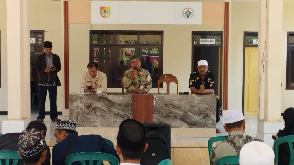 Suasana Pencairan insentif guru ngaji Desa Arjasa Jember